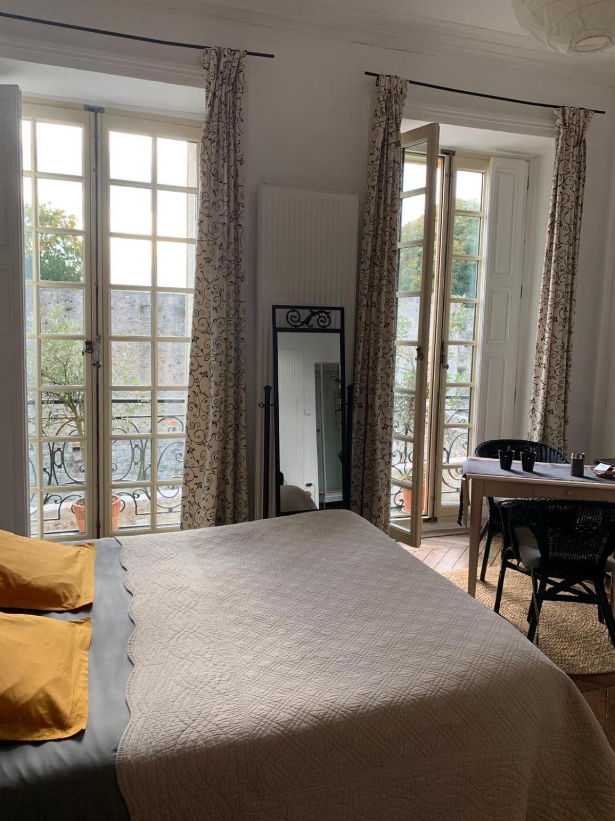 Chambre D'Hote Du Chateau Dourdan Esterno foto