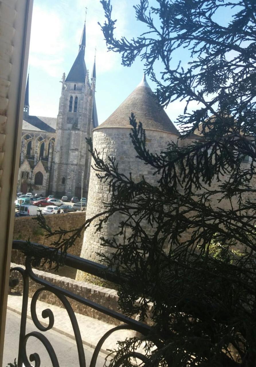 Chambre D'Hote Du Chateau Dourdan Esterno foto